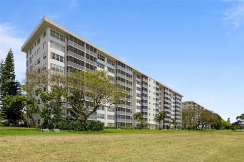 Copropriété à vendre à Pompano Beach, Floride: 2 chambres, 102.19 m2 № 2067836 - photo 24