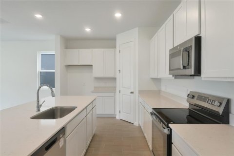 House in Umatilla, Florida 4 bedrooms, 224.27 sq.m. № 1771835 - photo 6