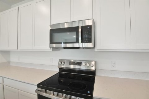 House in Umatilla, Florida 4 bedrooms, 224.27 sq.m. № 1771835 - photo 7