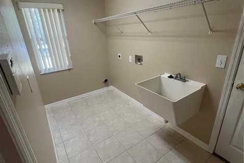 Снять в аренду виллу или дом в Апопка, Флорида 5 спален, 313.27м2, № 1870594 - фото 20