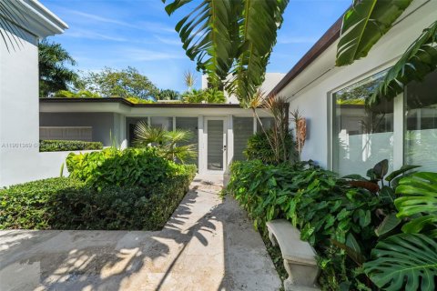 Купить виллу или дом в Майами-Бич, Флорида 5 спален, 369.75м2, № 1951555 - фото 22