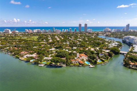 Купить виллу или дом в Майами-Бич, Флорида 5 спален, 369.75м2, № 1951555 - фото 30