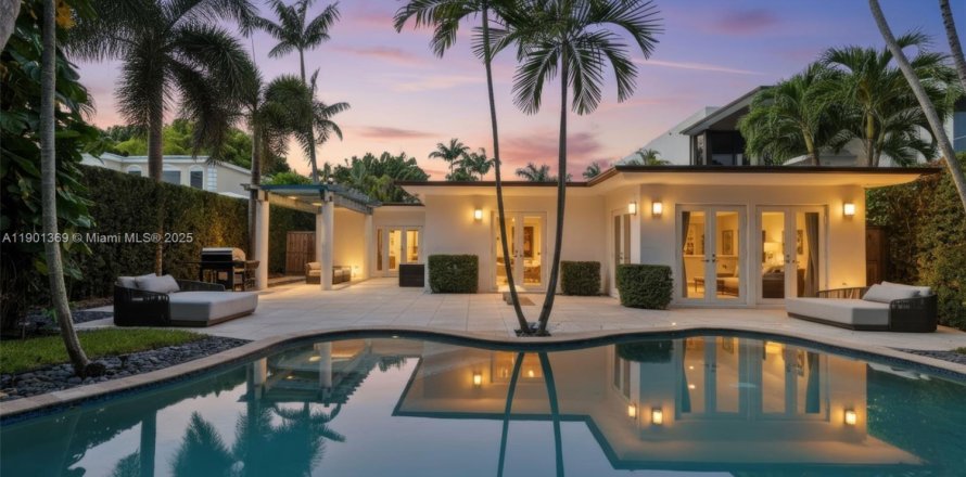Дом в Майами-Бич, Флорида 5 спален, 369.75м2 № 1951555