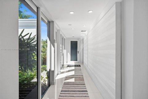 Купить виллу или дом в Майами-Бич, Флорида 5 спален, 369.75м2, № 1951555 - фото 16