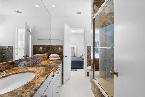 Купить виллу или дом в Майами-Бич, Флорида 5 спален, 369.75м2, № 1951555 - фото 21