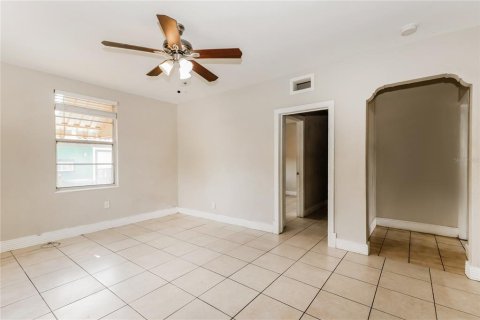 Casa en alquiler en Tampa, Florida, 4 dormitorios, 115.48 m2 № 1750006 - foto 4