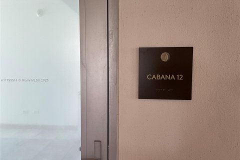 Купить кондоминиум в Санни-Айлс-Бич, Флорида 21.37м2, № 1959435 - фото 2