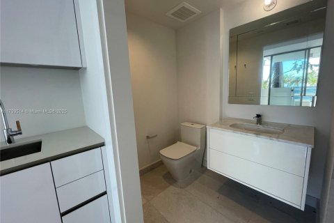 Купить кондоминиум в Санни-Айлс-Бич, Флорида 21.37м2, № 1959435 - фото 4