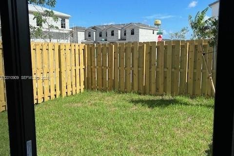 Townhouse in Miami, Florida 3 bedrooms, 123.65 sq.m. № 2076127 - photo 2