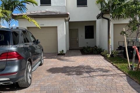 Townhouse in Miami, Florida 3 bedrooms, 123.65 sq.m. № 2076127