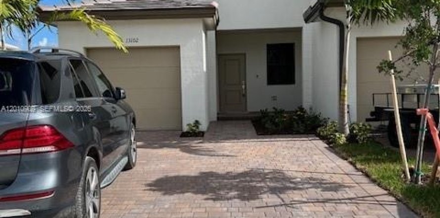 Townhouse in Miami, Florida 3 bedrooms, 123.65 sq.m. № 2076127