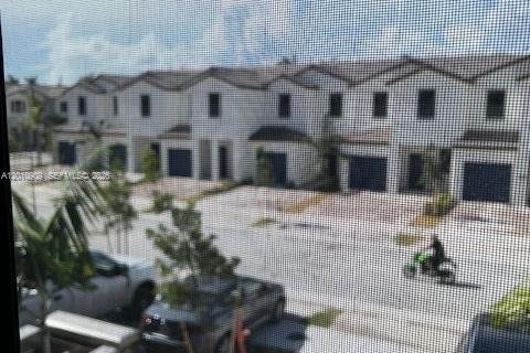 Townhouse in Miami, Florida 3 bedrooms, 123.65 sq.m. № 2076127 - photo 27
