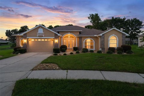 House in Spring Hill, Florida 3 bedrooms, 245.63 sq.m. № 2302313 - photo 2