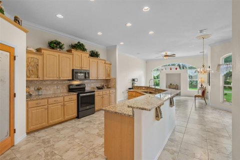 House in Spring Hill, Florida 3 bedrooms, 245.63 sq.m. № 2302313 - photo 16