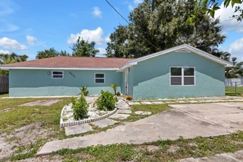 House in Sarasota, Florida 3 bedrooms, 118.08 sq.m. № 2296936