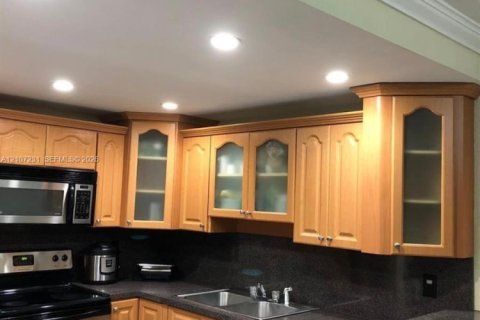 Appartement à louer à Hialeah, Floride: 2 chambres, 91.04 m2 № 2417800 - photo 4