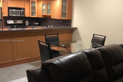 Appartement à louer à Hialeah, Floride: 2 chambres, 91.04 m2 № 2417800 - photo 5