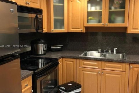 Appartement à louer à Hialeah, Floride: 2 chambres, 91.04 m2 № 2417800 - photo 3