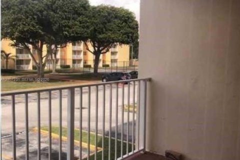 Appartement à louer à Hialeah, Floride: 2 chambres, 91.04 m2 № 2417800 - photo 13