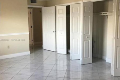Appartement à louer à Hialeah, Floride: 2 chambres, 91.04 m2 № 2417800 - photo 12