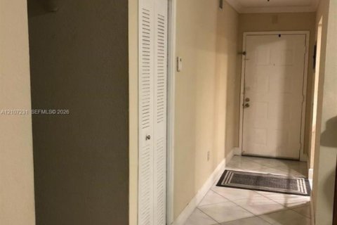 Appartement à louer à Hialeah, Floride: 2 chambres, 91.04 m2 № 2417800 - photo 7