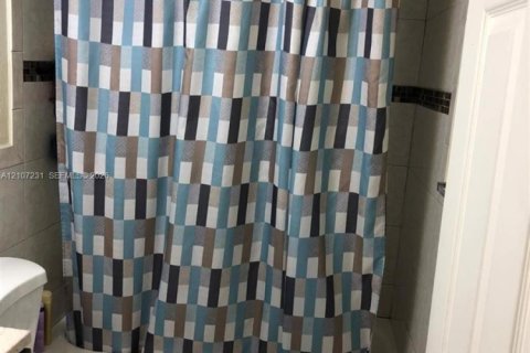 Appartement à louer à Hialeah, Floride: 2 chambres, 91.04 m2 № 2417800 - photo 11
