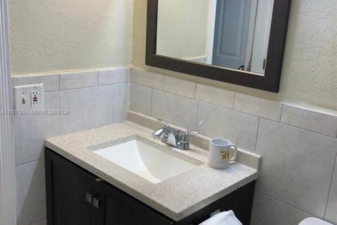 Appartement à louer à Hialeah, Floride: 2 chambres, 91.04 m2 № 2417800 - photo 9