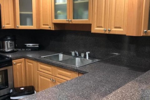 Appartement à louer à Hialeah, Floride: 2 chambres, 91.04 m2 № 2417800 - photo 2