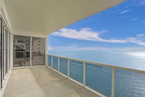 Купить кондоминиум в Санни-Айлс-Бич, Флорида 3 спальни, 282.42м2, № 1737792 - фото 9
