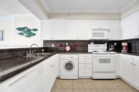 Снять в аренду кондоминиум в Холливуд, Флорида 54.81м2, № 2034660 - фото 16