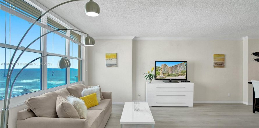 Студия в кондо в Холливуд, Флорида № 2034660