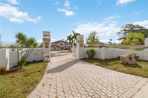 Casa en venta en Titusville, Florida, 5 dormitorios, 763.38 m2 № 1276831 - foto 19