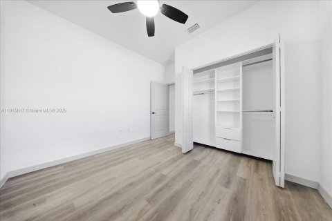 Casa en venta en Lehigh Acres, Florida, 3 dormitorios, 140.56 m2 № 1971658 - foto 17