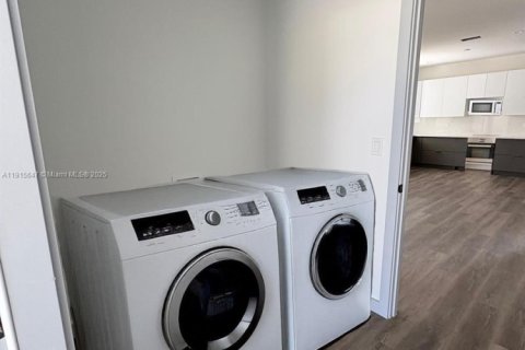 Casa en venta en Lehigh Acres, Florida, 3 dormitorios, 140.56 m2 № 1971658 - foto 26