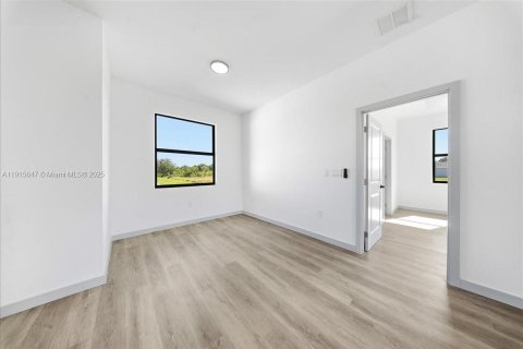 Casa en venta en Lehigh Acres, Florida, 3 dormitorios, 140.56 m2 № 1971658 - foto 7