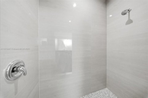 Casa en venta en Lehigh Acres, Florida, 3 dormitorios, 140.56 m2 № 1971658 - foto 25