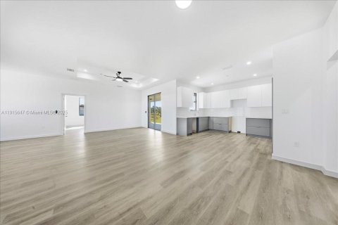 Casa en venta en Lehigh Acres, Florida, 3 dormitorios, 140.56 m2 № 1971658 - foto 11