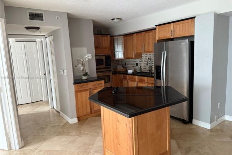 Condo in Pembroke Pines, Florida, 2 bedrooms  № 1922672 - photo 2