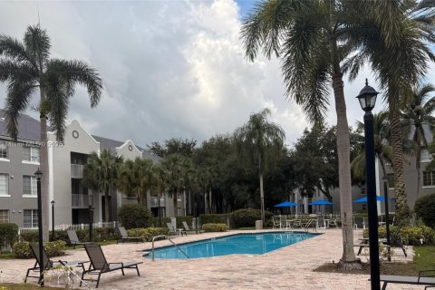 Condo in Pembroke Pines, Florida, 2 bedrooms  № 1922672 - photo 19