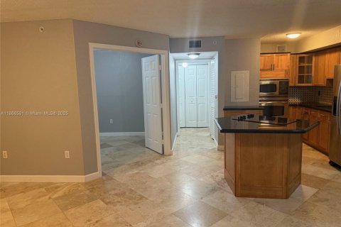 Condo in Pembroke Pines, Florida, 2 bedrooms  № 1922672 - photo 11