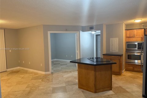 Condo in Pembroke Pines, Florida, 2 bedrooms  № 1922672 - photo 3