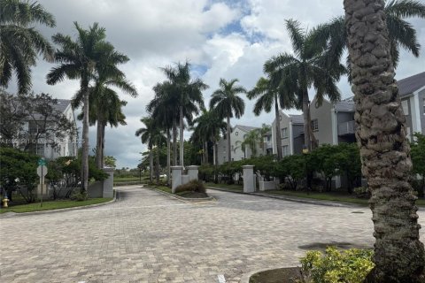 Condo in Pembroke Pines, Florida, 2 bedrooms  № 1922672 - photo 18