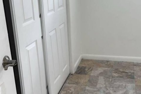 House in Margate, Florida 3 bedrooms, 176.05 sq.m. № 2392802 - photo 12