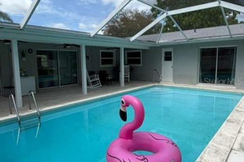 House in Cape Coral, Florida 4 bedrooms, 161.84 sq.m. № 2211608 - photo 20