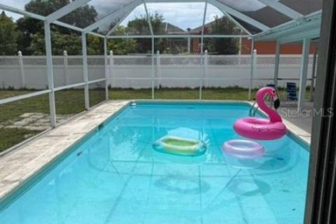 House in Cape Coral, Florida 4 bedrooms, 161.84 sq.m. № 2211608 - photo 19