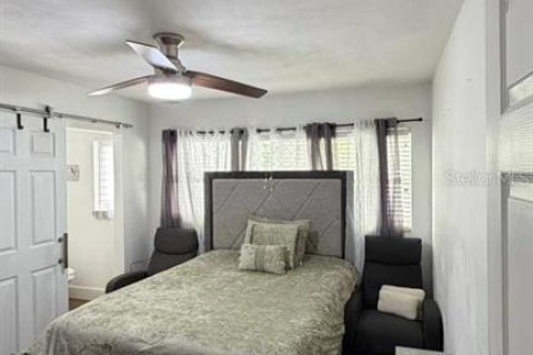 House in Cape Coral, Florida 4 bedrooms, 161.84 sq.m. № 2211608 - photo 12