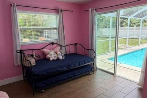 House in Cape Coral, Florida 4 bedrooms, 161.84 sq.m. № 2211608 - photo 13