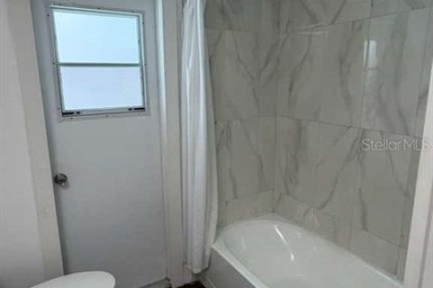 House in Cape Coral, Florida 4 bedrooms, 161.84 sq.m. № 2211608 - photo 16
