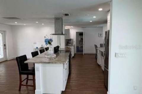 House in Cape Coral, Florida 4 bedrooms, 161.84 sq.m. № 2211608 - photo 7