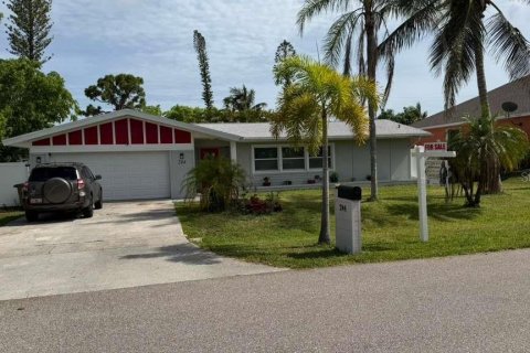 House in Cape Coral, Florida 4 bedrooms, 161.84 sq.m. № 2211608